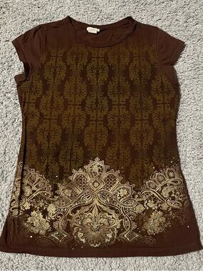 Vintage Maurices 2000s Brown Short Sleeve Tee with Gold Paisley Print